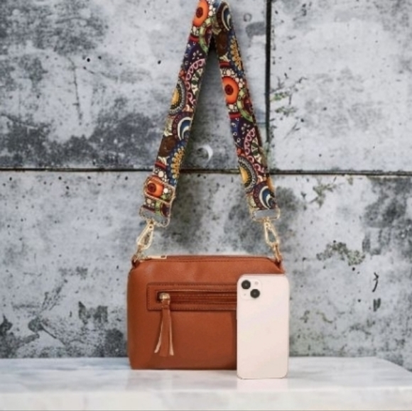 CrossBody Bag - Picture 3 of 5